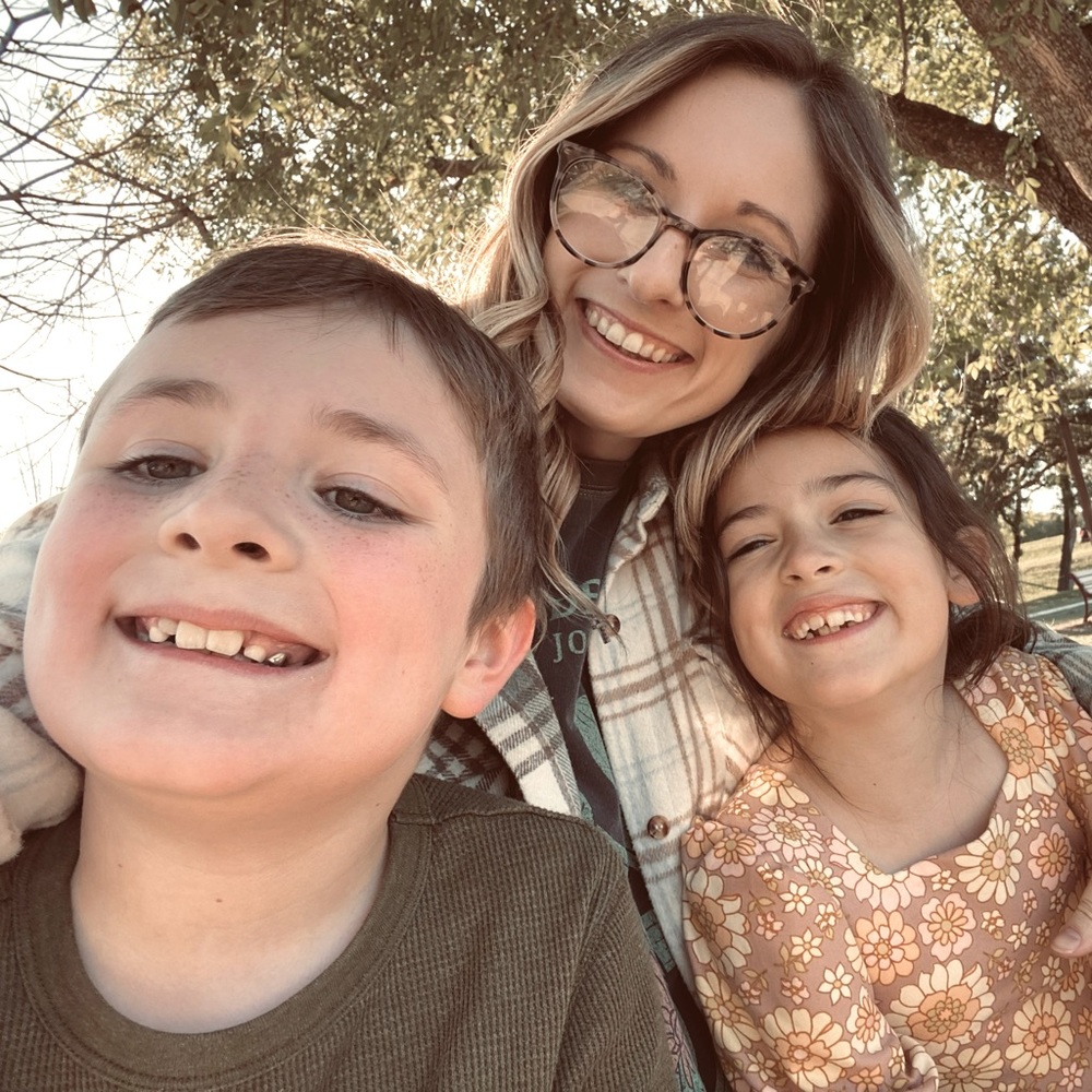 Hey, hey! I’m Taylor. Welcome to my closet. 😍